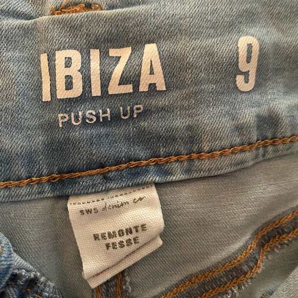 Super cute high waisted button up denim shorts - Picture 2 of 2